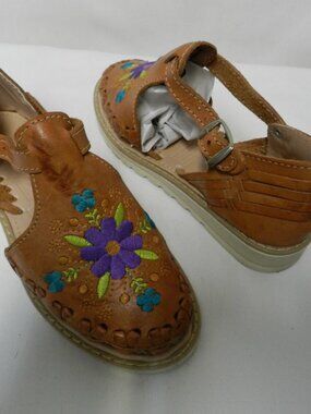 Enigma Collection Leather Huarache Sandals Mexico embroidered flats Size Sz 6